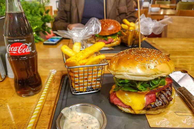 Kaptan Borek Burger Soyak Izmir